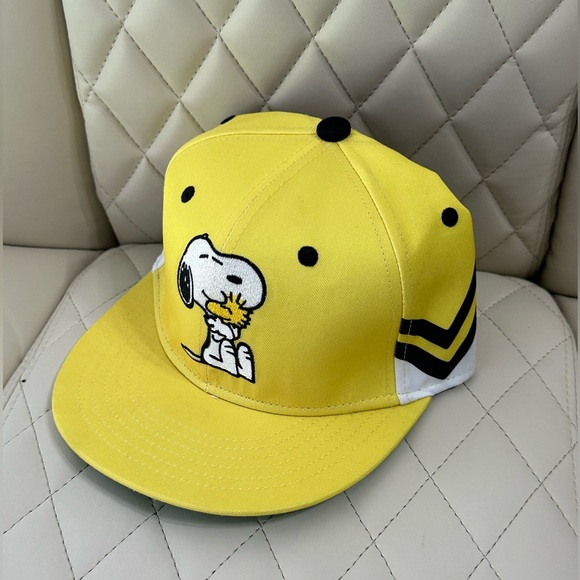 HEADGEAR CLASSICS Fitted Peanuts Snoopy Woodstock
Chevron Yellow Cap 7.5 inches - Picture 8 of 8